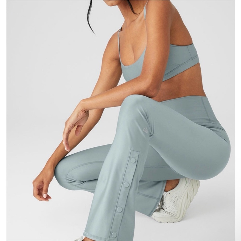 ALO Yoga cosmic grey Leggings with Button Detail